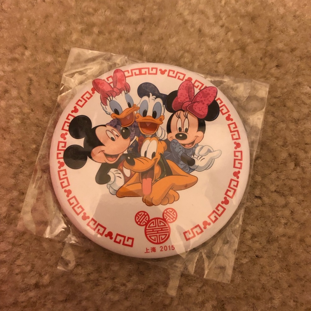 Shanghai Disney Disneyland limited edition pin Disney 2015 vintage
